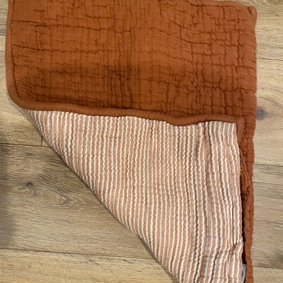 Reversible Airy Gauze Duvet Cover and Shams - Picture 8 of 8